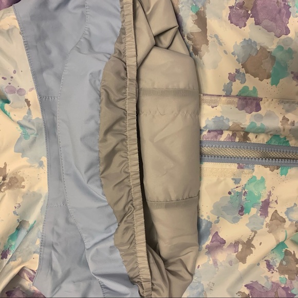 The North Face Raincoat - Picture 3 of 7